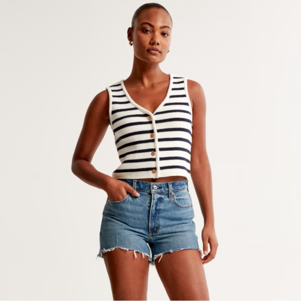 PLUS Abercrombie & Fitch High Rise 4” Mom Denim Cut Off Short Mini Medium Wash